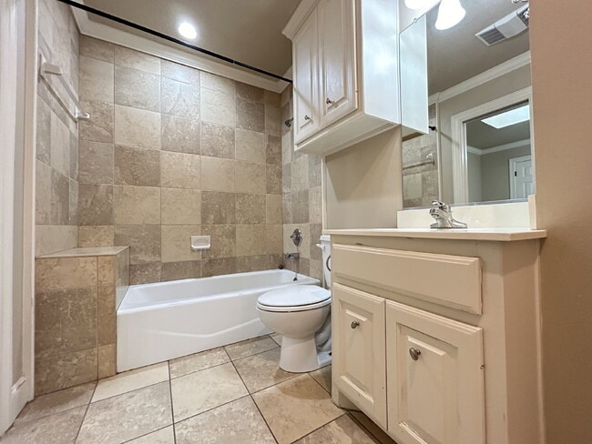 Building Photo - House Located Behind Market Street On Cul-De-Sac!