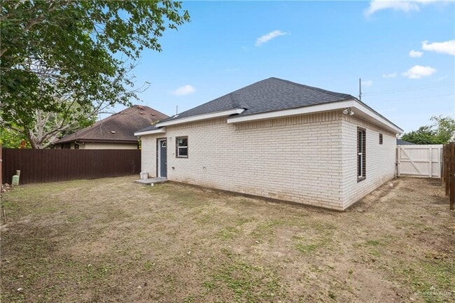 Building Photo - 22 South Dr