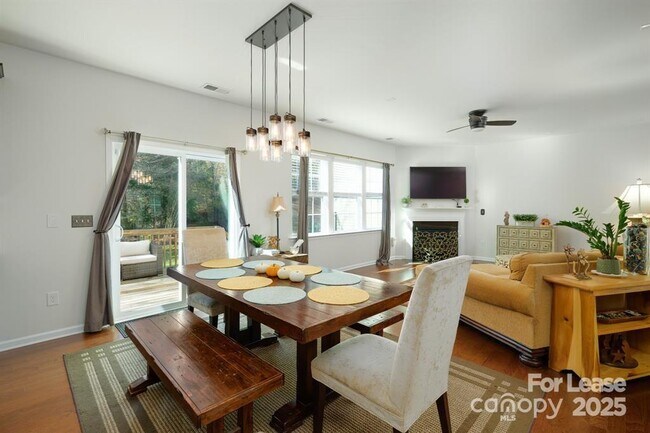 Building Photo - 10745 Sapphire Trail