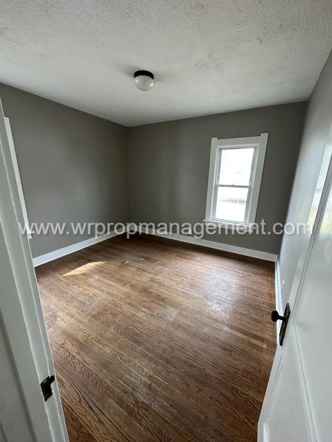 Building Photo - 3 Bed 1.5 Bath Home is West Toledo