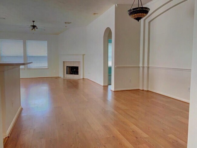Building Photo - 18207 Linden Forest Ln