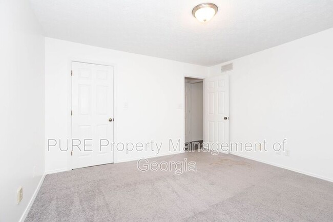 Building Photo - 2408 Country Park Dr