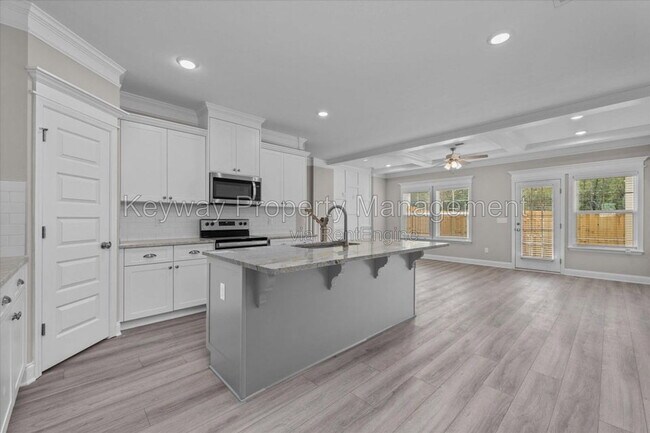 Building Photo - 1047 Linsmore Ave
