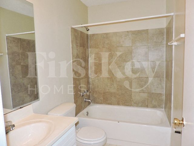 Building Photo - 4299 Crescent Park Dr