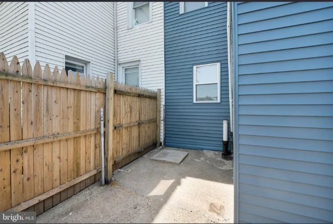 Building Photo - 2011 Vici St