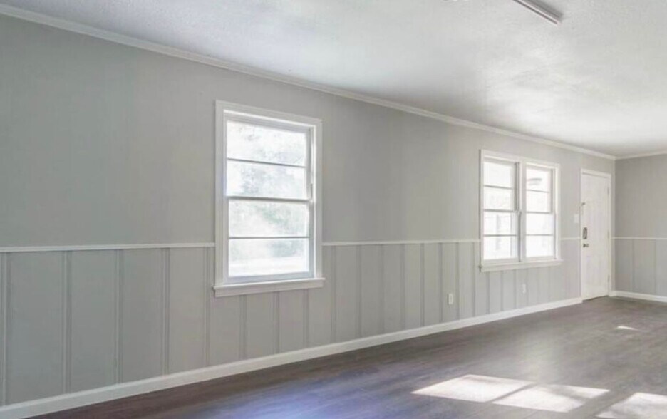 Building Photo - 2801 Tryon Rd