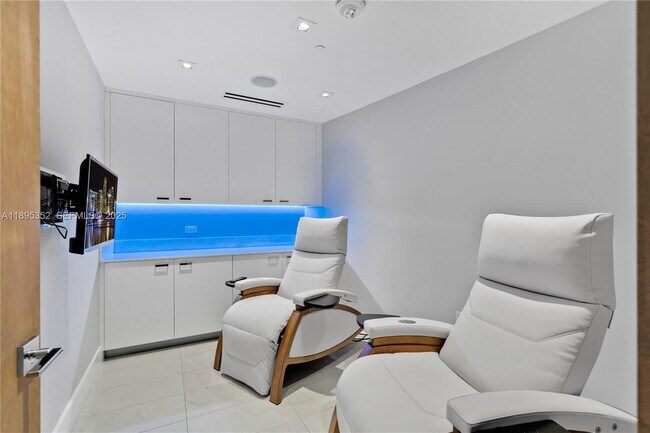 Building Photo - 1643 Brickell Ave