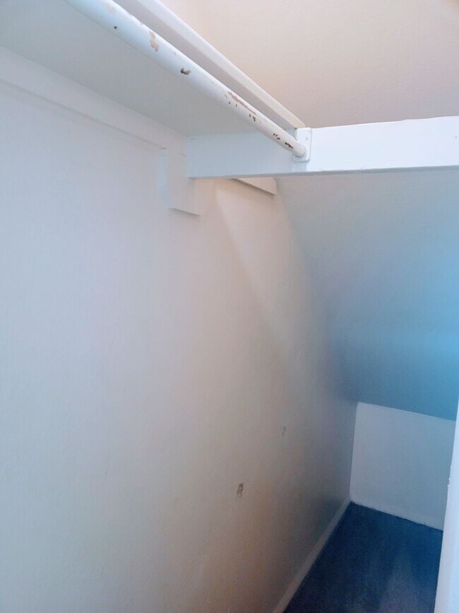 Building Photo - quiet cul-de-sac, new carpet, paint and ap...