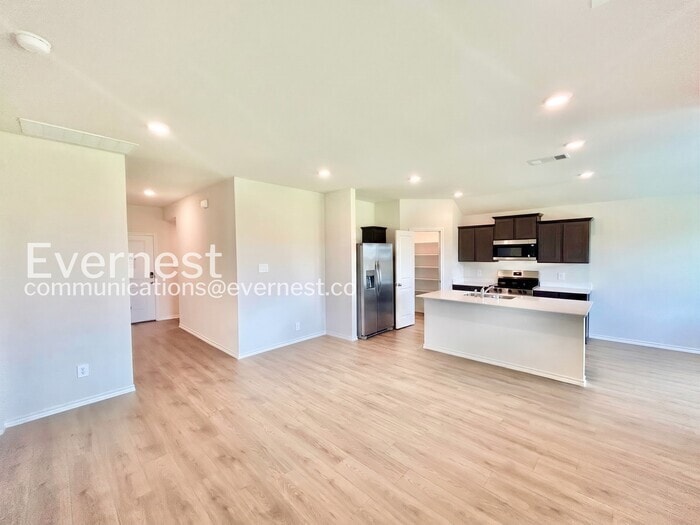Building Photo - 324 Wild Rose Wy