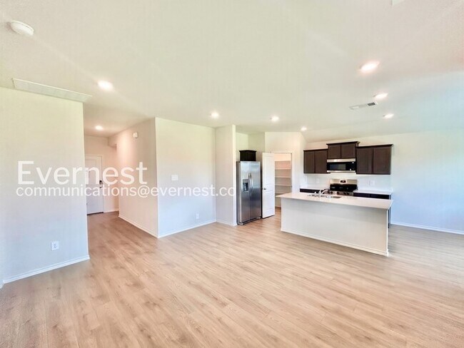 Building Photo - Modern Living with Fenced Yard and Garage Access  / 3 Bed & 2 Bath / Available Now!