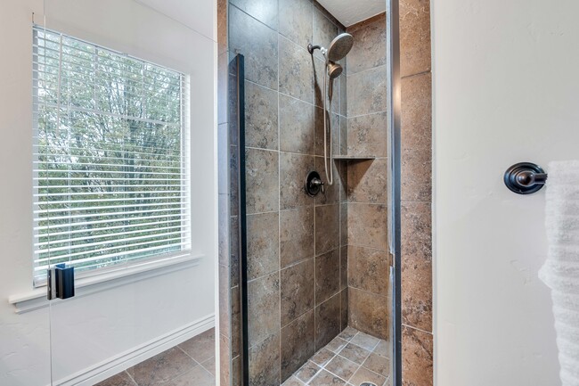 Walk-in shower with double shower head in master bath - 10441 S Sage Vista Way