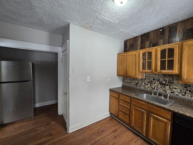 Building Photo - SECTION 8 and EDEN Accepted! Newly Renovated 3BR Home Now Available in Cleveland!!