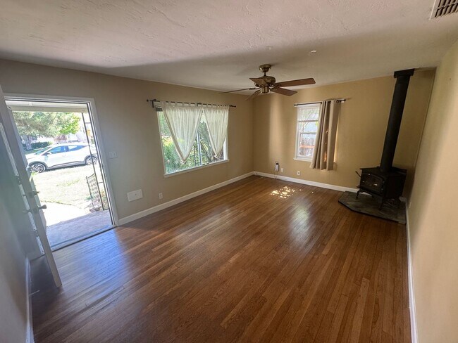 Building Photo - 2 Bed / 1 Bath | Tahoe Park Home Available...