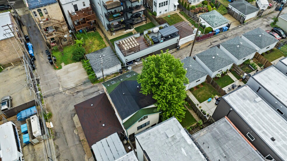 Building Photo - 2736 W Evergreen Ave
