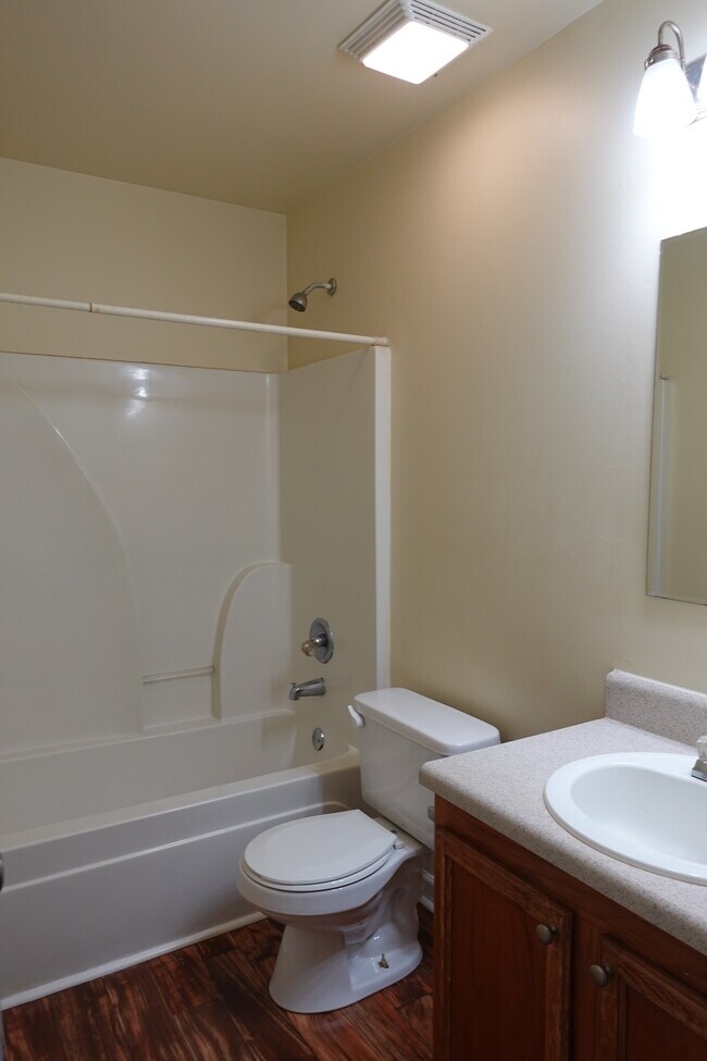 Upstairs Bath #2 - 264 James Albert Johnson Ave