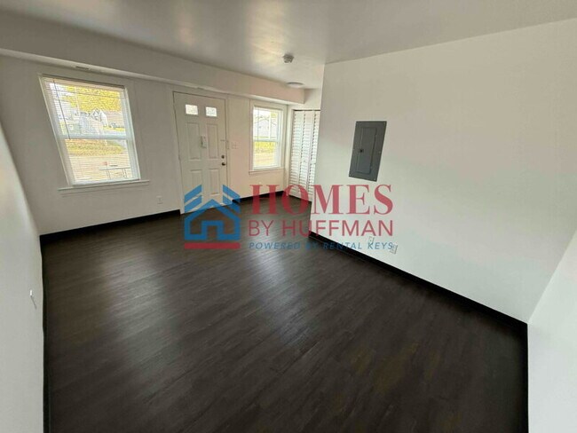 Building Photo - One Bedroom Apartment | Laundry Facility