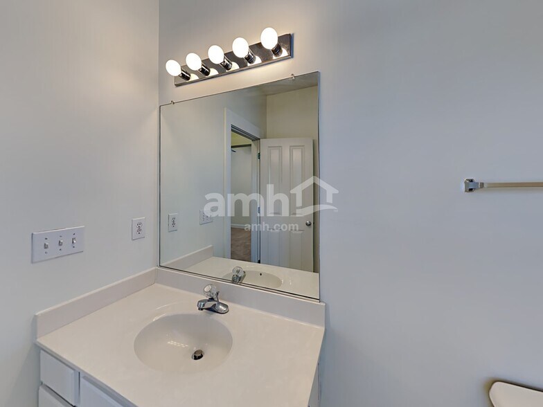 Building Photo - 10720 Cokesbury Ln