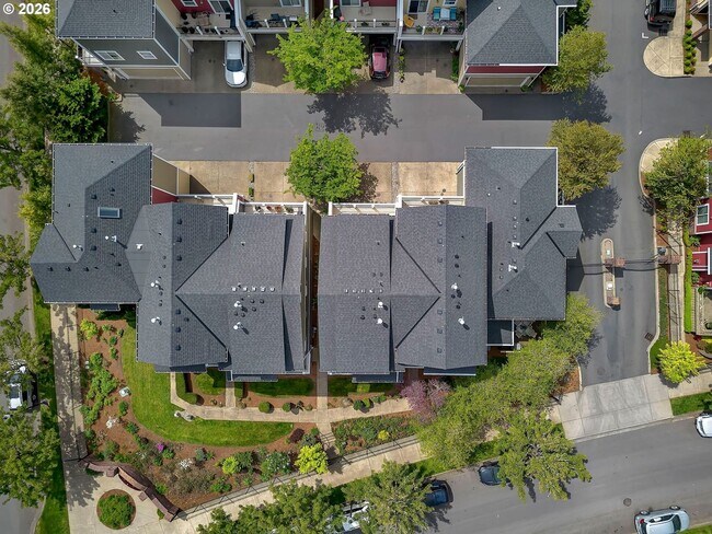 Building Photo - 830 NW Council Dr