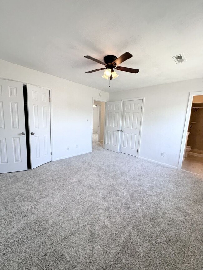 Building Photo - Charming Updated Home in Prime Chesapeake Location – Spacious Layout & Modern Touches!