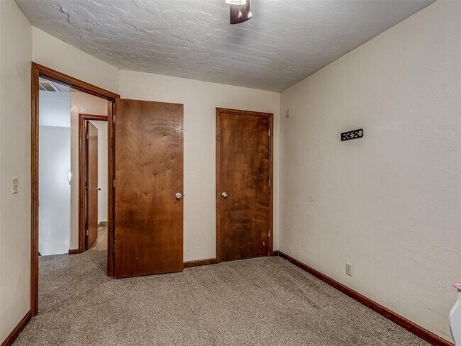 Building Photo - 813 Lapwing Rd