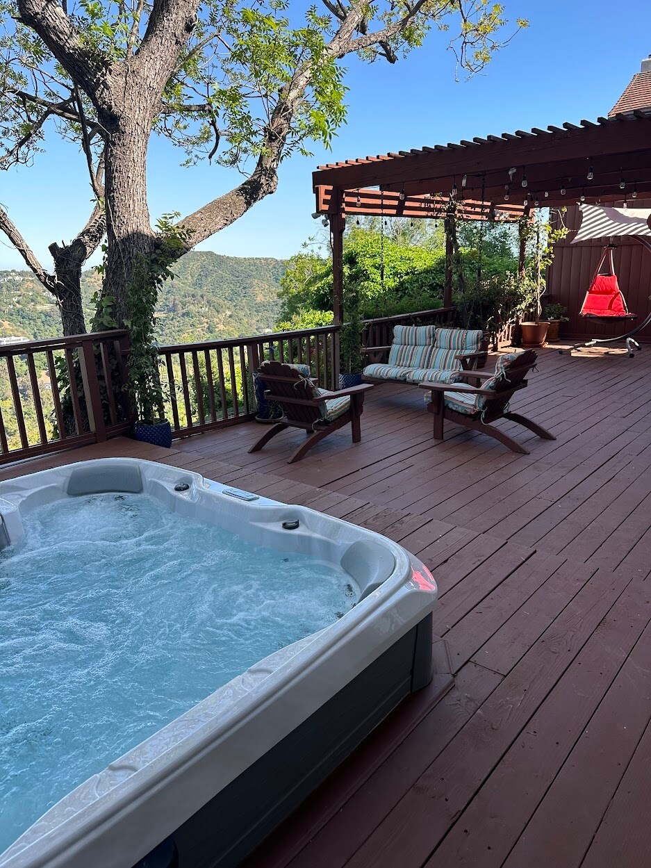 Building Photo - 10136 Hollow Glen Cir