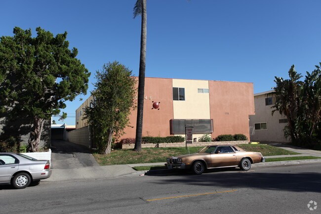Building Photo - 8746 Owensmouth Ave