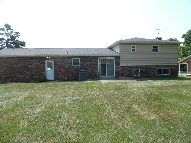 Building Photo - 8760 Ashbrook Dr