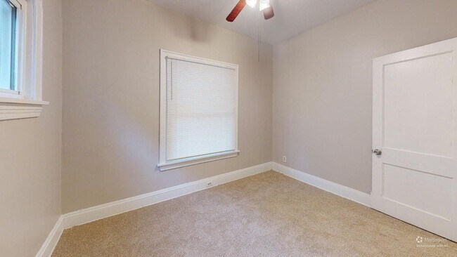 Building Photo - 11302 Parkview Ave