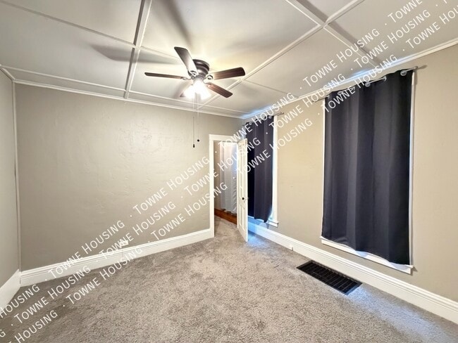 Building Photo - 321 Washburn St