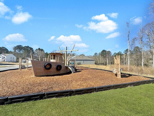 Building Photo - Introducing this beautiful 3 bed 2 bath ho...