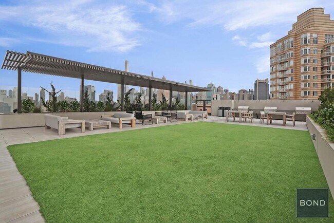 Building Photo - 520 W 43rd St