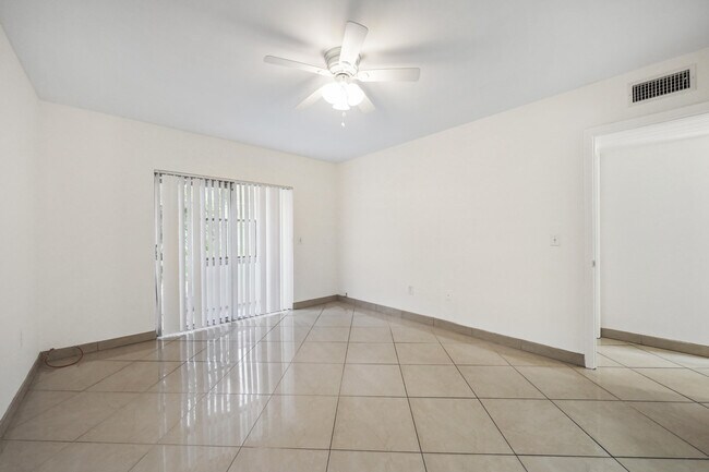 Building Photo - 2878 Donnelly Dr