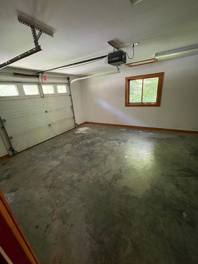 Building Photo - 504 Stuart Williams Rd