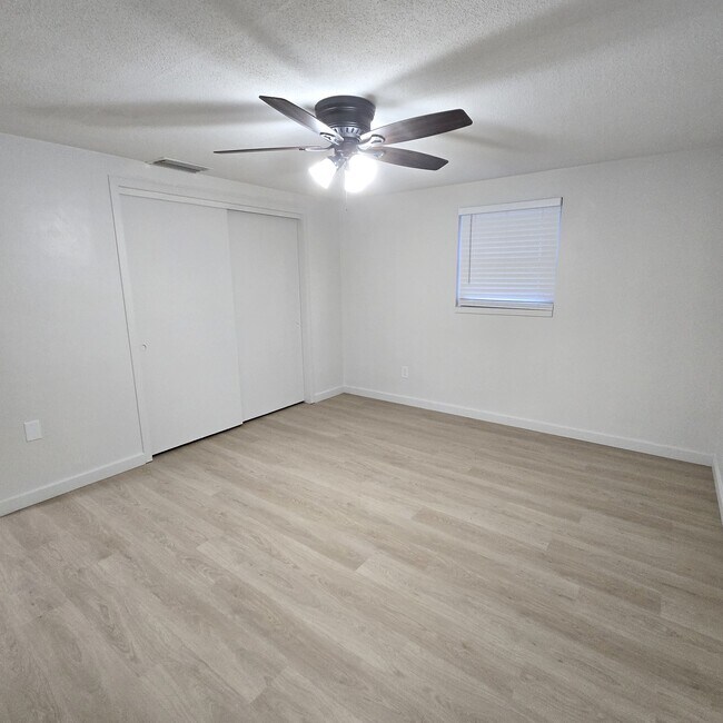 Building Photo - 3/2.5/1 Beautifully Updated Crystal River Home with Carport, Garage & Fenced Yard