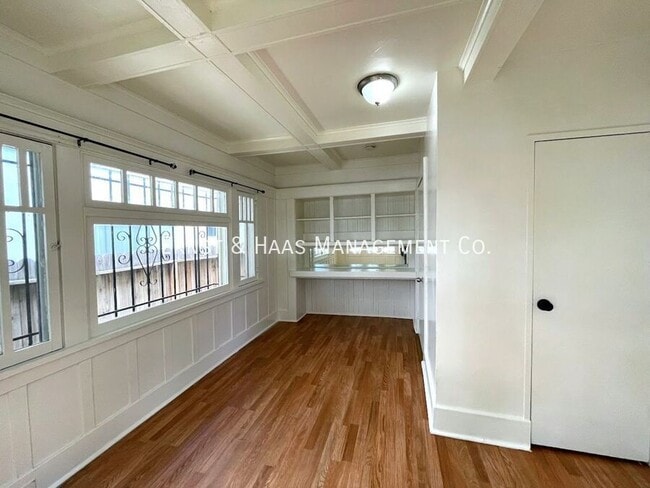 Building Photo - 1551 Pine Ave