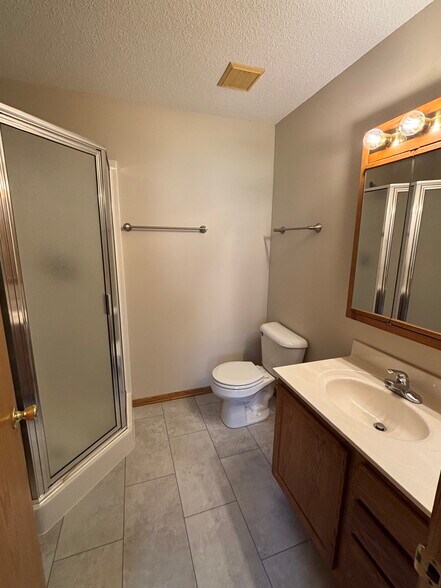 Master bath - 309 Evergreen Dr