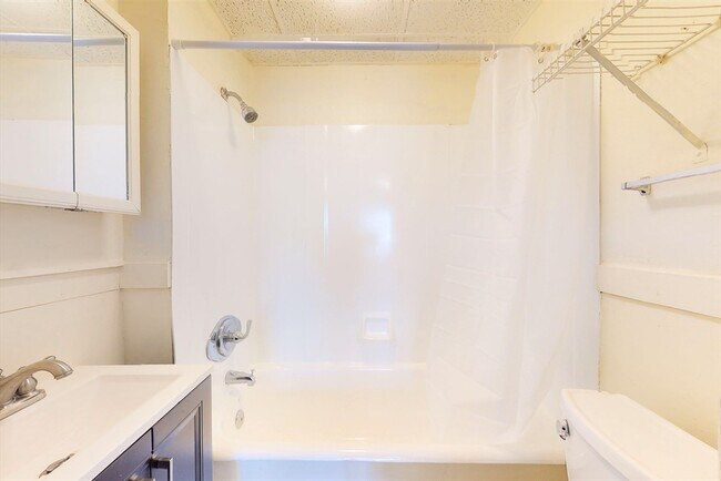 Building Photo - 34 Crescent 1 Crescent