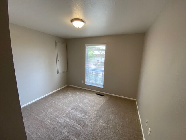 Building Photo - Beautiful Vista Grande home in cul-de-sac