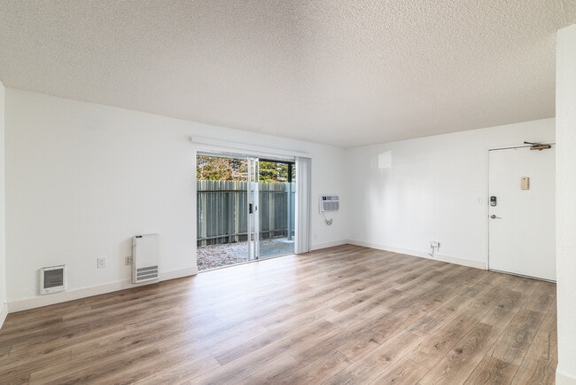 Building Photo - 521 Alameda del Prado