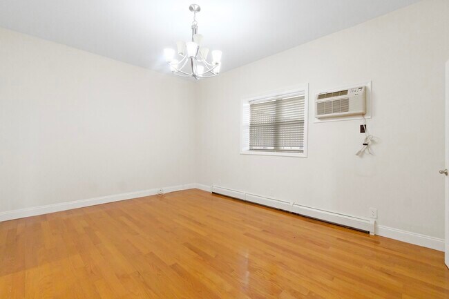 Building Photo - 580-582-582 Gregory Ave