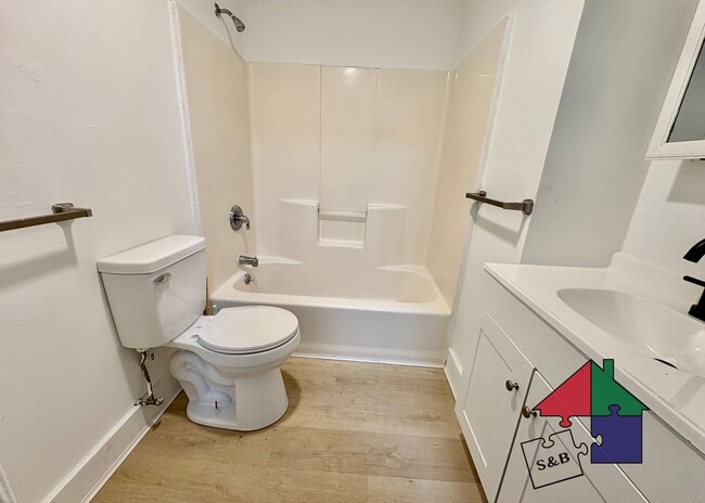 Building Photo - 101 Union St