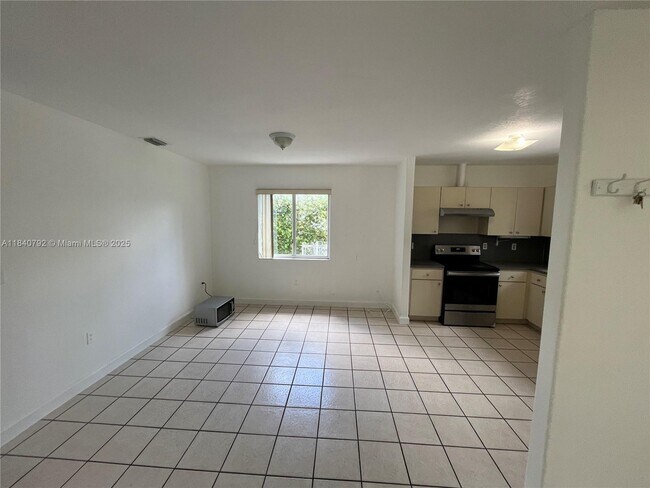 Building Photo - 2817 SW 39th Ave