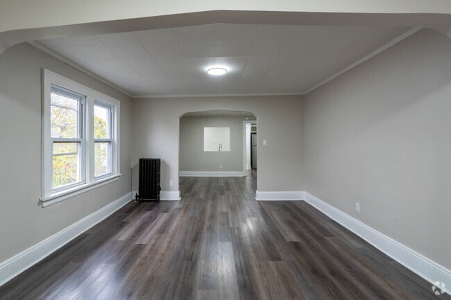 1BR,1BA - 700SF - Living Room - 833 Brown St