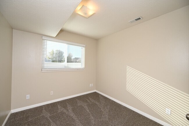 Building Photo - Great Family Home in Excellent Location!