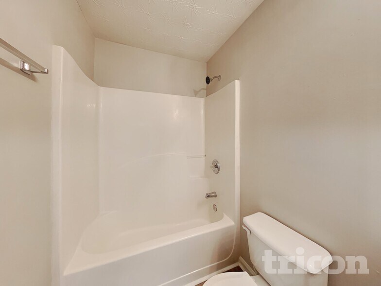 Building Photo - 124 River Pass Ct NE