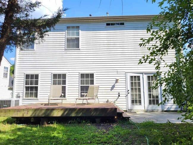 Building Photo - 3 bedroom home in Highland Creek