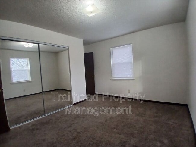 Building Photo - 1301 E Frederick St