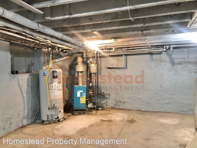 Building Photo - 3 br, 1 bath House - 301 Greenway Ave