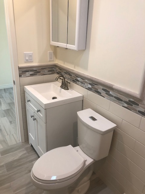 Bathroom Pic #1 - 4756 McConnell Ave