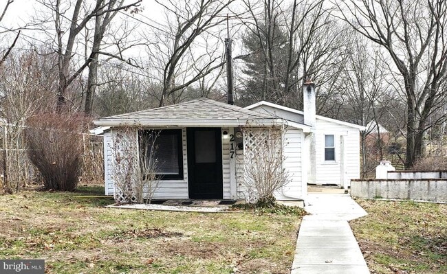 Building Photo - 215 Cowpath Rd